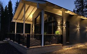 Norvamaja With A Lake View, Sauna And Jacuzzi